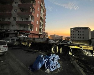 Mardin'de kaza yapan araçlara müdahale edenlere tır çarptı,  19 kişi hayatını kaybetti