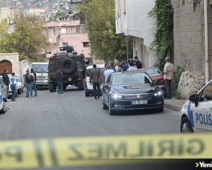 Kahramanmaraş'ta gasp ihbarıyla gittikleri evde silahlı saldırıya uğrayan 3 polis yaralandı