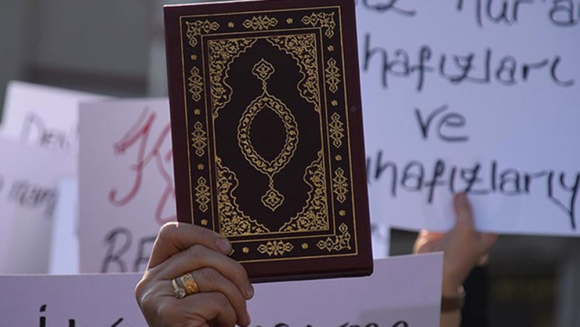 İsveç'teki Türk Büyükelçiliği önünde Kur'an-ı Kerim'e saygı programı düzenlenecek