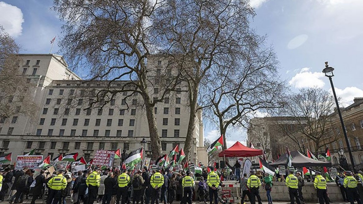İsrail Başbakanı Netanyahu İngiltere'de protestolarla karşılandı