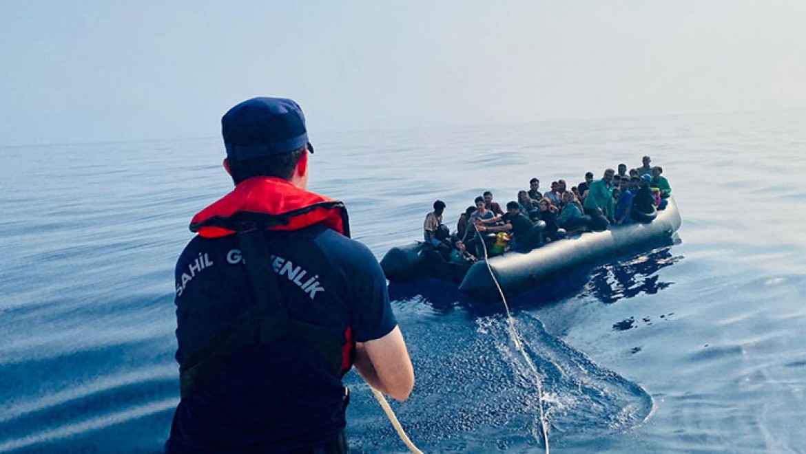 İzmir açıklarında 125 düzensiz göçmen kurtarıldı