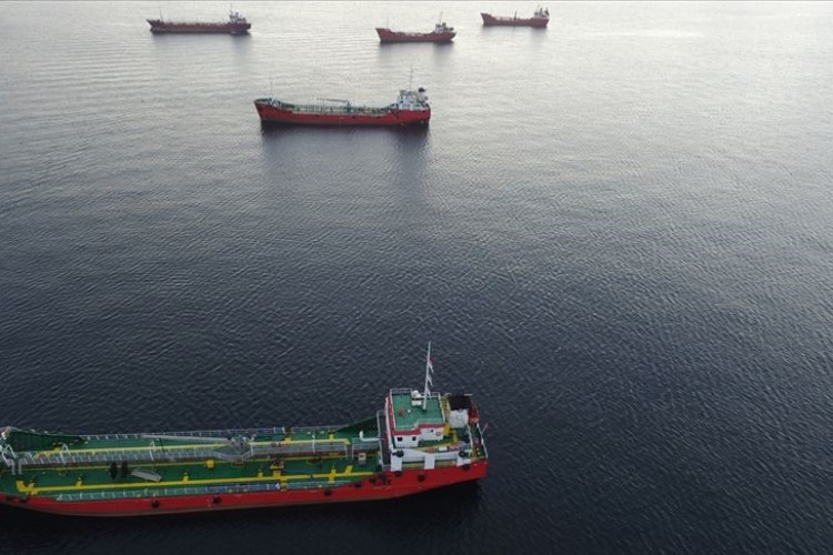 İstanbul'da denizi kirleten gemiye yaklaşık 31,9 milyon lira para cezası kesildi