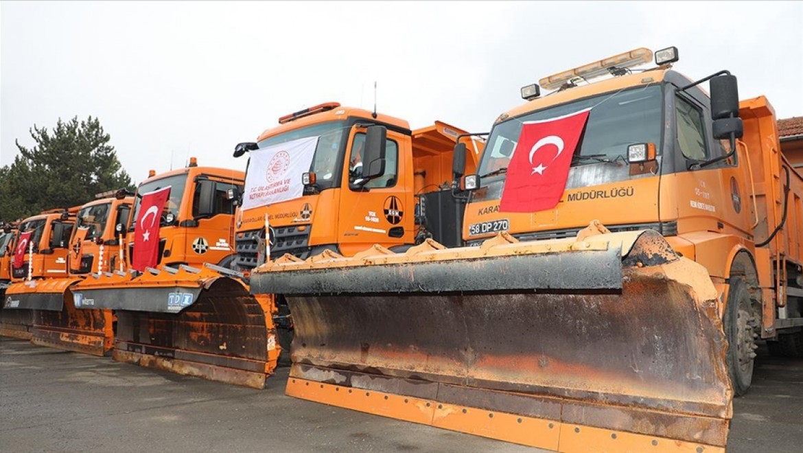 Sivas'ta karla mücadele ekipleri kış boyunca 1000 araçla sahada olacak