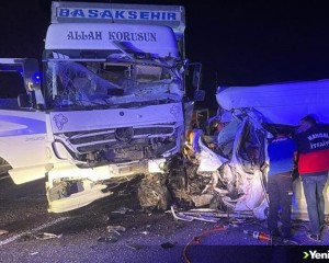 Sivas'ta kamyon ile minibüsün çarpışması sonucu 7 kişi öldü, 10 kişi yaralandı