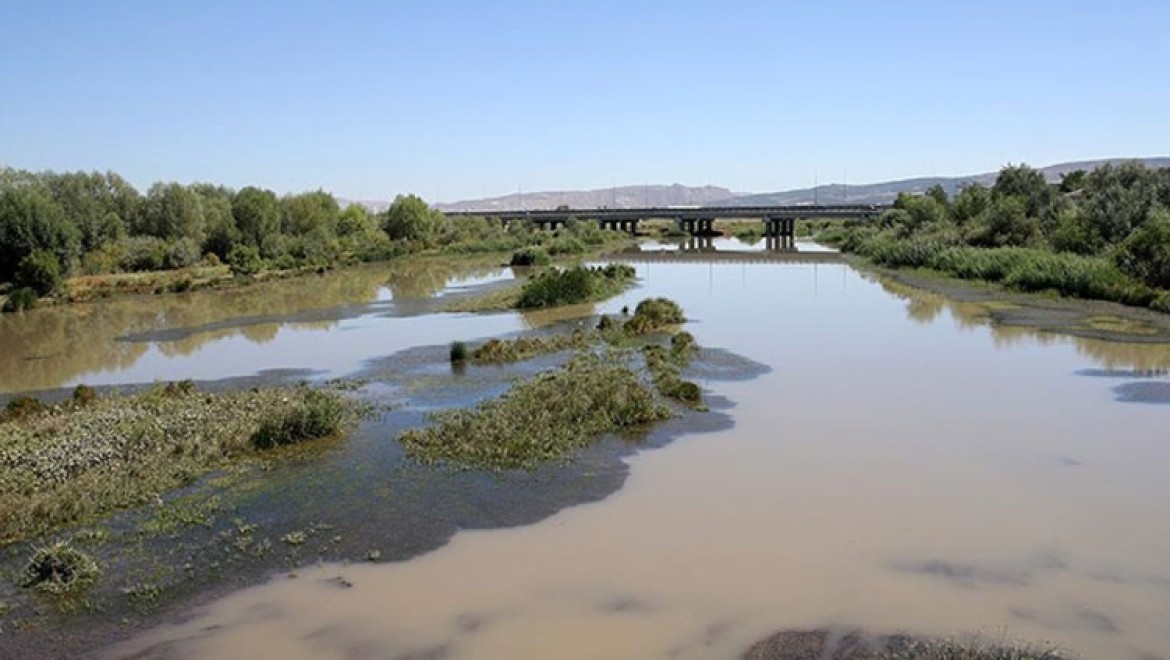 Kuraklık Türkiye'nin en uzun nehrini ve Sivas'ın barajlarını da etkiledi