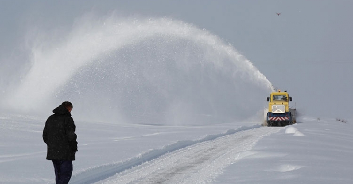 Samsun'da kar nedeniyle kapanan 435 mahalle yolundan 427'si açıldı