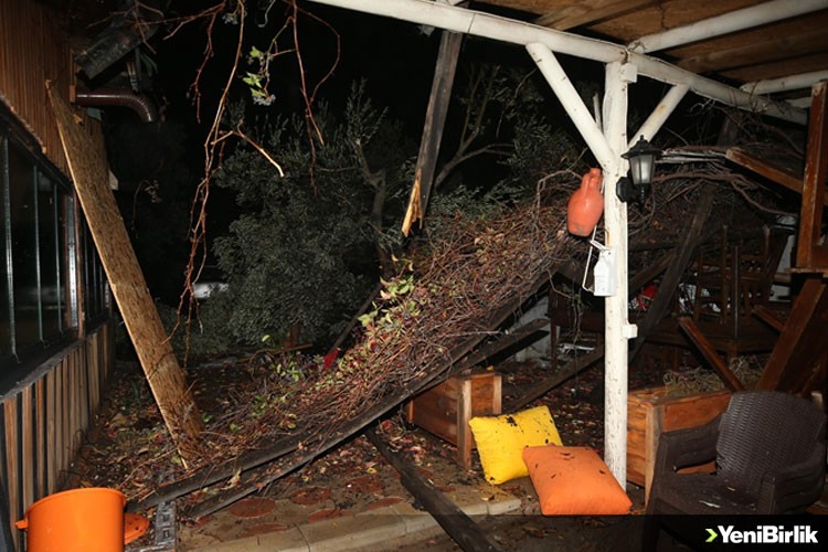 Çanakkale'de sağanak ve fırtına Assos'ta zarara neden oldu