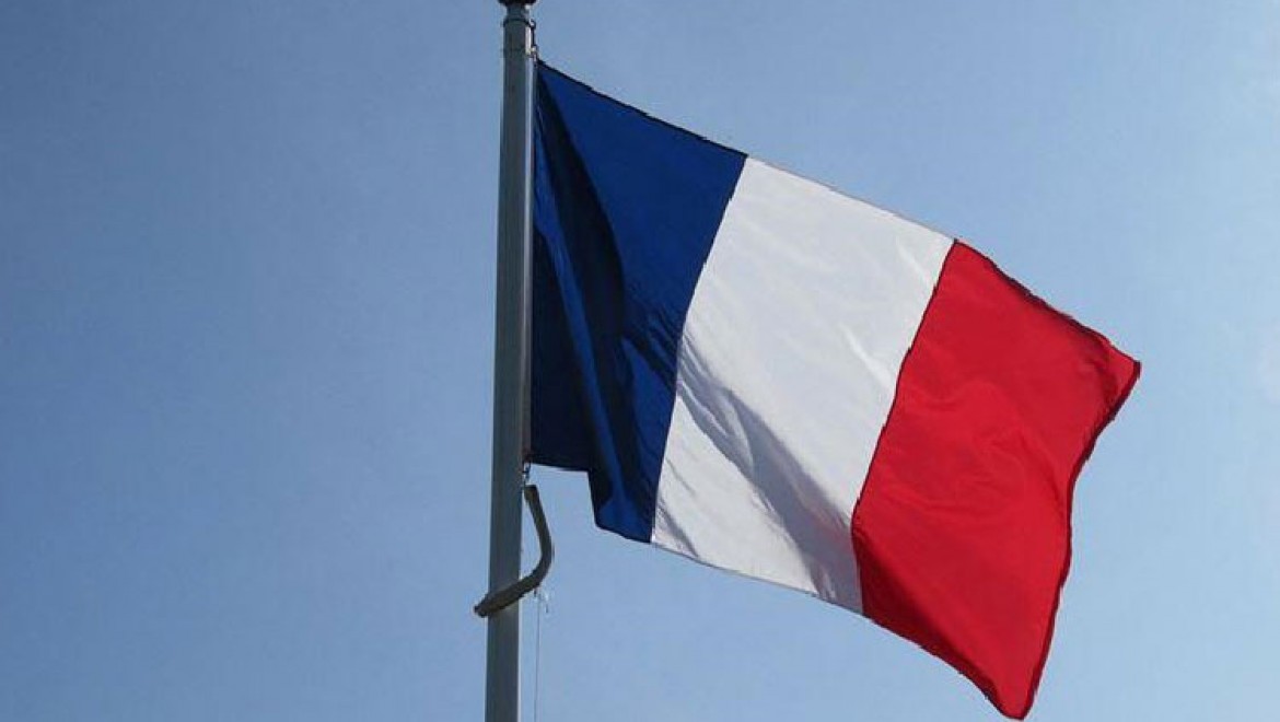 Fransa'da hükümet 6. kez bir yasa tasarısının oylanmadan geçmesi için yetki kullandı