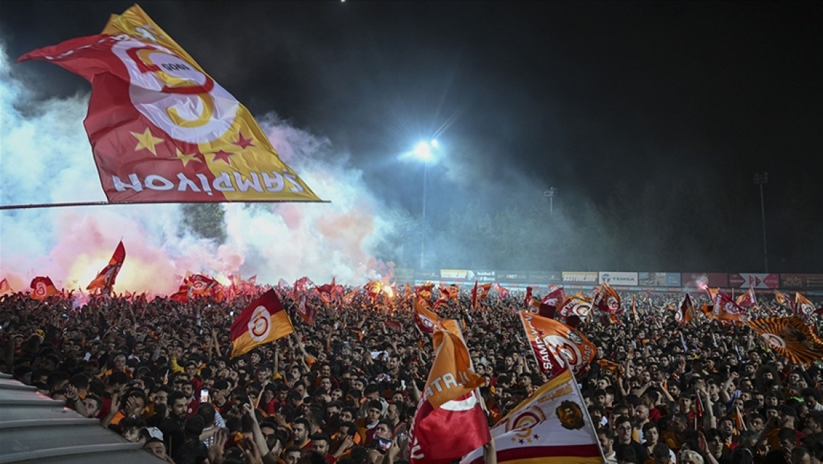 Galatasaray'a şampiyonluk kupasını, derbi maçın ardından TFF Başkanı Büyükekşi verecek