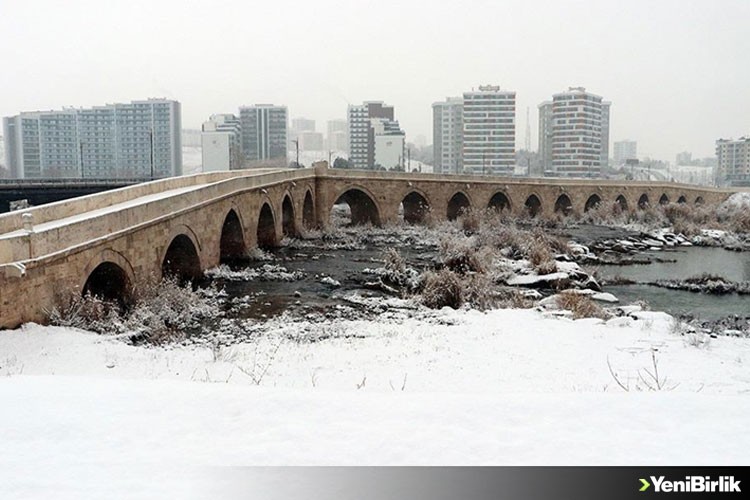 Sivas'ta kar nedeniyle 48 köy yolu ulaşıma kapandı