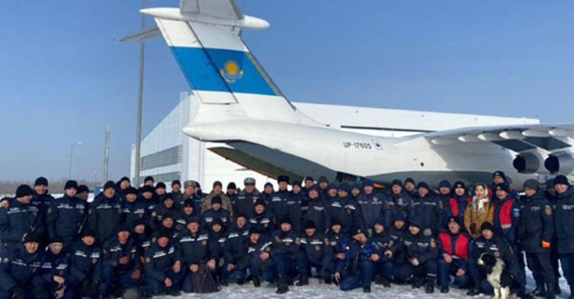 Kazakistan'ın 60 kişilik ikinci arama kurtarma ekibi Türkiye'ye hareket etti