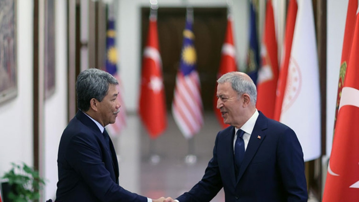 Milli Savunma Bakanı Akar, Malezya Savunma Bakanı Hasan ile görüştü