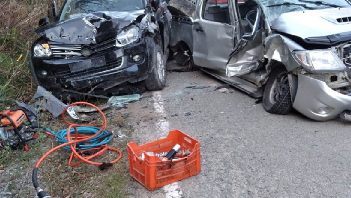 Artvin'de iki otomobilin çarpıştığı trafik kazasında 5 kişi yaralandı