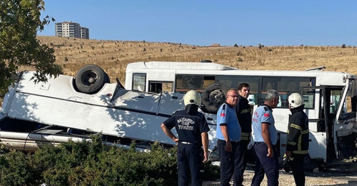 Gaziantep'te 2 işçi servisinin çarpıştı