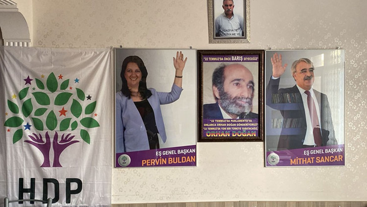 İzmir'deki terör operasyonunda HDP il ve ilçe yöneticisi 3 kişi gözaltına alındı
