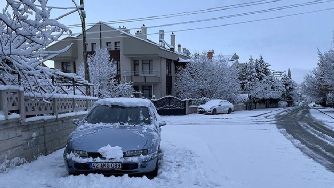 Konya'da kar yağışı etkili oluyor