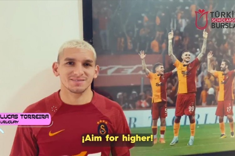 Galatasaray'ın yıldız futbolcuları, Latin Amerikalı gençleri Türkiye Bursları'na davet etti