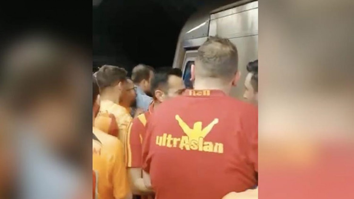 İstanbul'da maça giden taraftarlar farklı metro durağında indirilmelerine tepki gösterdi