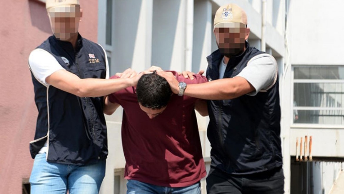 Adana'da saklandığı evde operasyonla yakalanan FETÖ'nün "mahrem imamı" tutuklandı