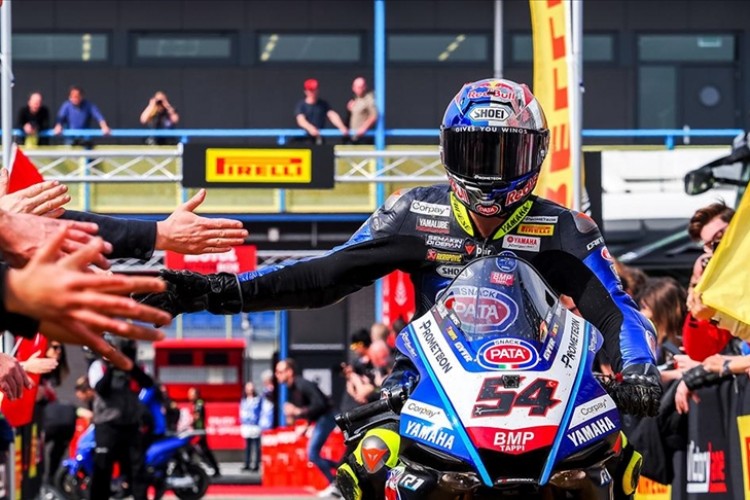 Milli motosikletçi Toprak Razgatlıoğlu, Portekiz'deki ilk yarışta ikinci oldu