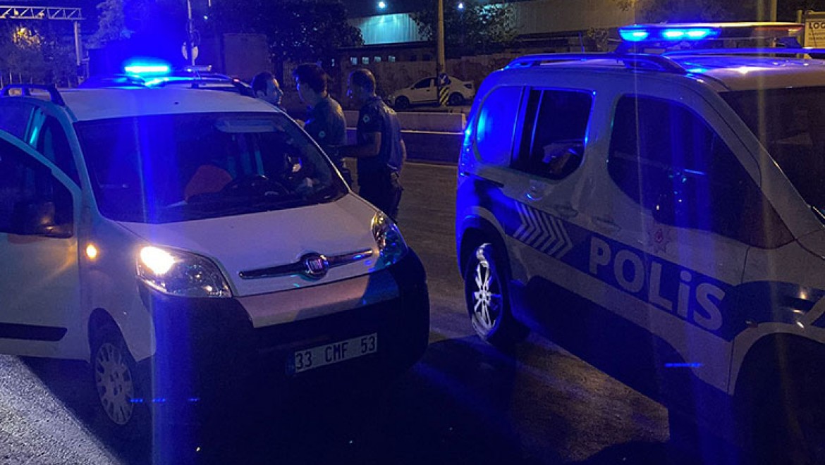 İzmir'de kovalamaca sonucu durdurulan araçta uyuşturucu ele geçirildi