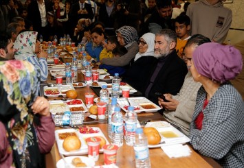 Hazine ve Maliye Bakanı Nebati, Diyarbakır'da depremzedelerle iftar yaptı