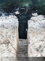 Van Gölü'ndeki çekilmeyle kayaya oyulmuş Urartu limanı ortaya çıktı