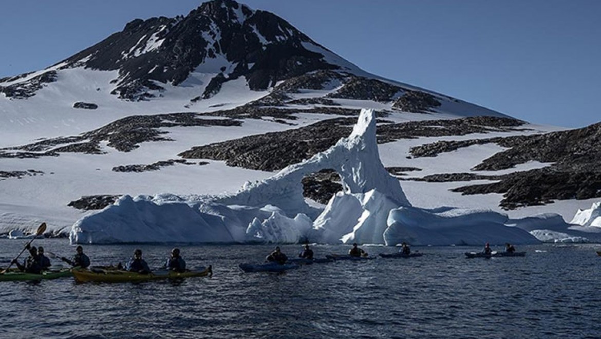 Türk bilim insanları Antarktika'da gelişen turizmin etkilerini araştırıyor