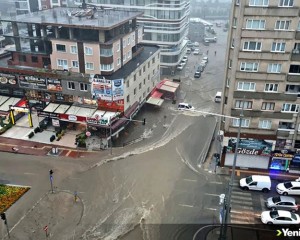 Samsun'da sağanak nedeniyle ev ve iş yerlerini su bastı