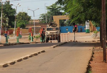 Burkina Faso'da ordu iktidara el koydu