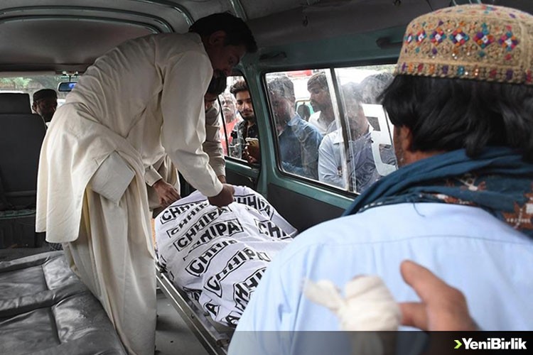 Pakistan'da bir alışveriş merkezinde çıkan yangında 11 kişi öldü, 22 kişi yaralandı