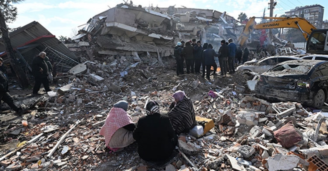 Katar, Türkiye ve Suriye'deki depremzedelere 10 bin konteyner ev gönderecek