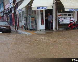 Bilecik'te yağış nedeniyle bazı ev ve iş yerlerini su bastı