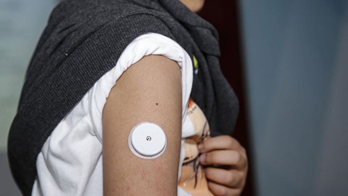 Diyabet hastası çocuk ve gençlere glikoz ölçüm cihazı dağıtımı başladı