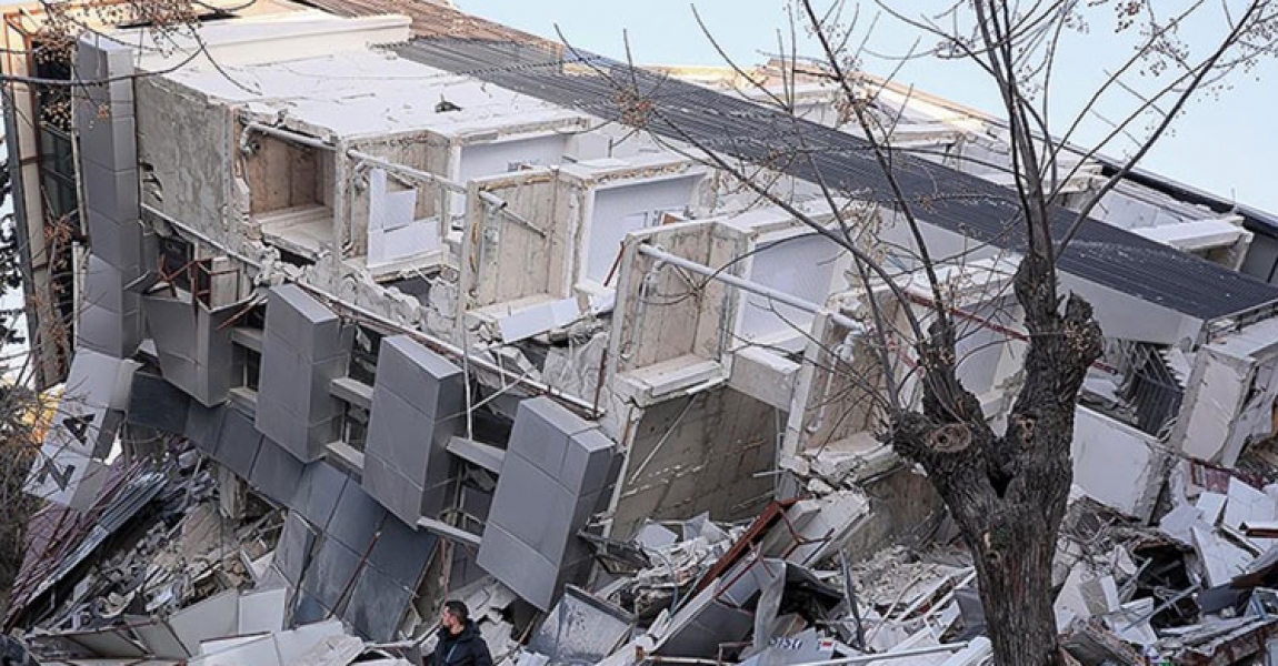 Diyarbakır'da depremde yıkılan binalardaki kusurlara ilişkin gözaltı sayısı 53'e yükseldi