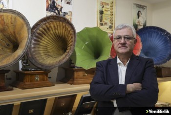 Gramofon aşkıyla 35 yılda 165 parçalık koleksiyon oluşturdu